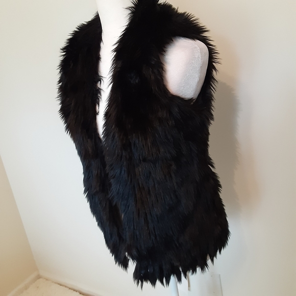 ELLISON FAUX FUR  VEST - Picture 2 of 12